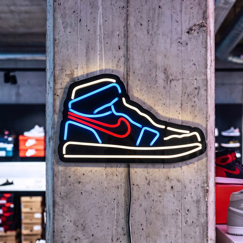 Insegna Neon LED "Sneaker Style" 60x35 cm | Lampada da Parete in Plexiglass Nero 8 mm